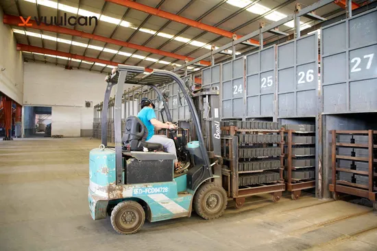 Ofenauskleidung aus gießbarem feuerfestem Material. Monolithisches gießbares feuerfestes Material für den Ofen